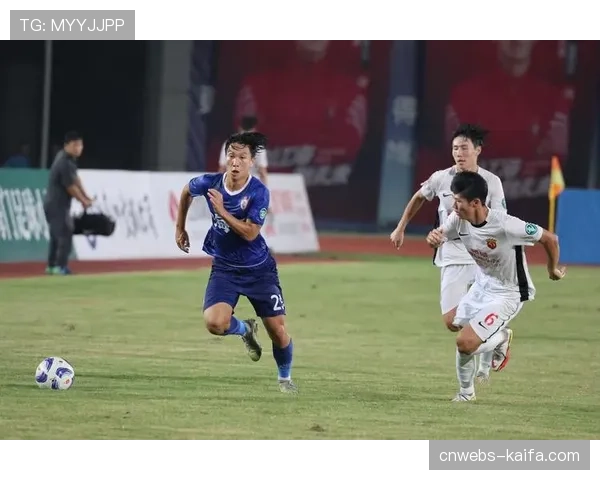 消息:传闻多家欧洲俱乐部派球探考察上海海港年轻中场 消息:传闻多家欧洲俱乐部派球探考察上海海港年轻中场